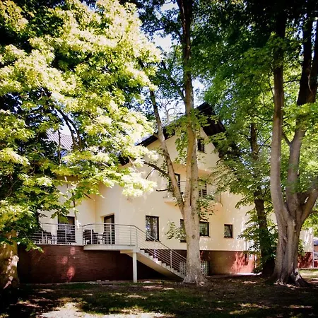 Park Bed and Breakfast 4*