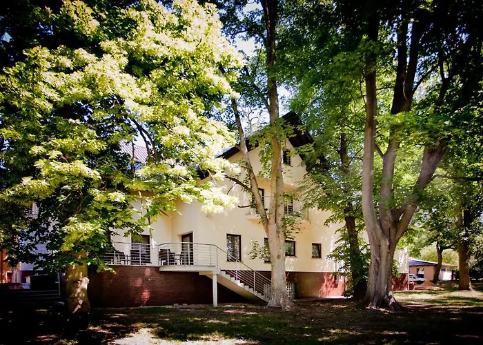 Park Bed & Breakfast 4*